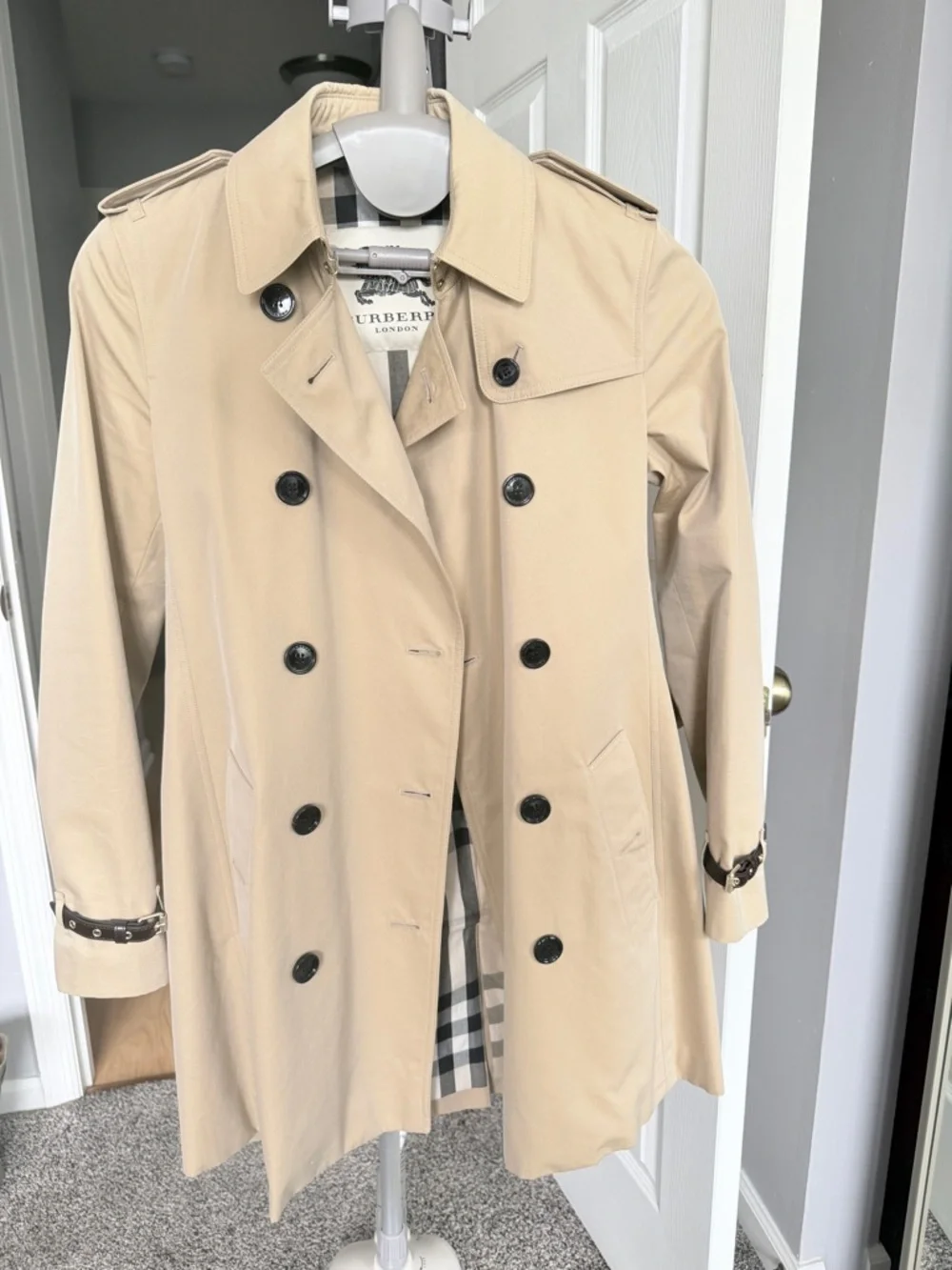 Burberry Women's Beige Classic Trench Coat - Picture 1 of 7